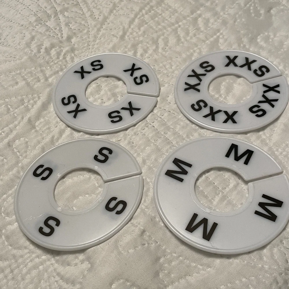 New Set of 4 White Round Plastic Clothing Rack Size Dividers XXS XS S & M